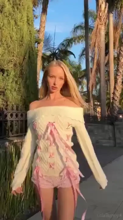 Girls are like wi-fi you can t see them but you know when they re not 