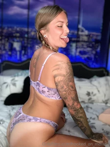 Unlock if you want to imagine my lips around your cock like this