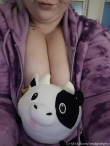 Tiddies and stuffie part 1