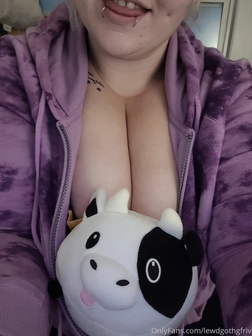 Tiddies and stuffie 