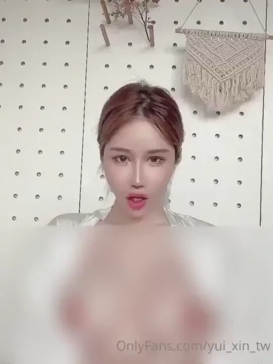 It s been a month since i get fucked i m so horny i can only play with 