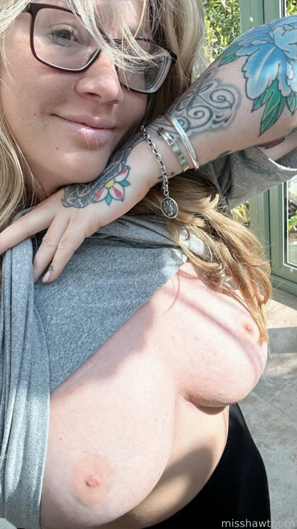 All my porn for available instantly on my vip tier thick curvy milf 