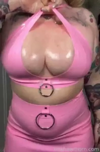 Shall we wine and dine or go straight to the bedroom thick curvy milf