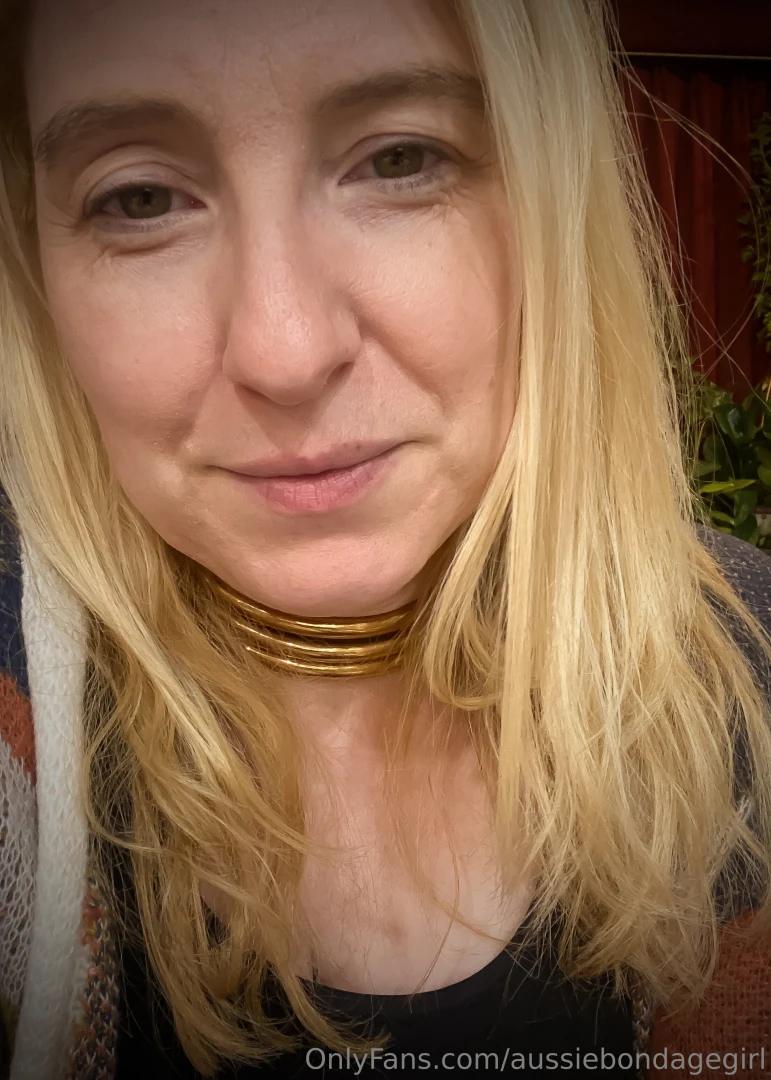 Wavy hair after a wet end to the day hope everyone had a good day 