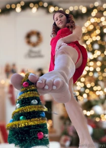 My tiny lovers giantess sara got you a tree how do you serve your