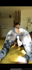 Watch me rip two wet farts one long while sucking dick and using my part 1