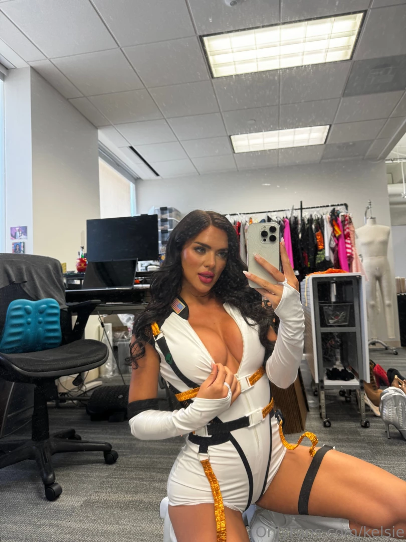 Pussy outta this world part 1 