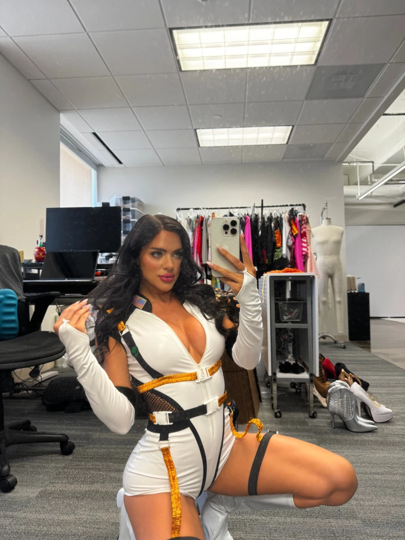 Pussy outta this world 