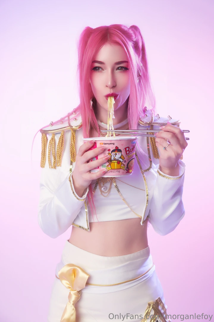 Mira cosplay from kpop demon hunters 3 who has watched this movie part 1 