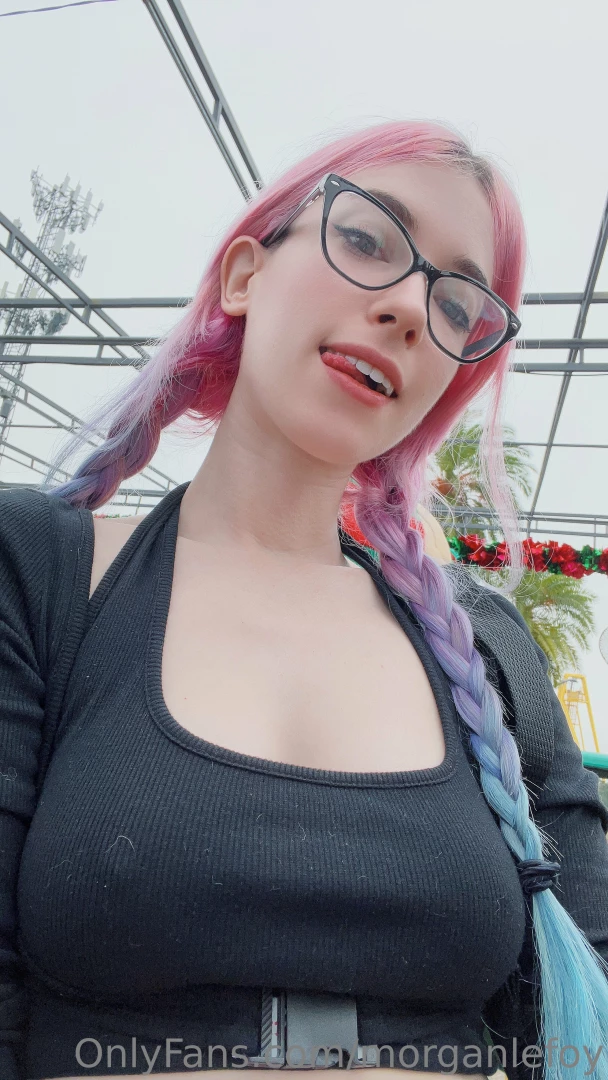 Pov your gf sends you a cute selfie in the middle of your day 