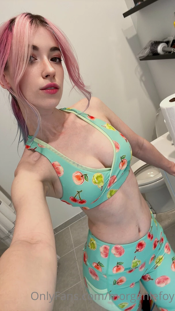 Jeanwanwanfree let me borrow some of her workout clothes what do we 