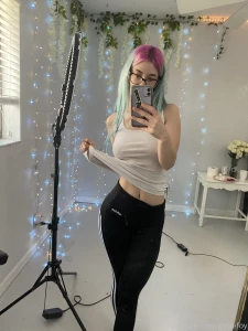 Thrifted some new leggings and was feeling myself check your inbox for