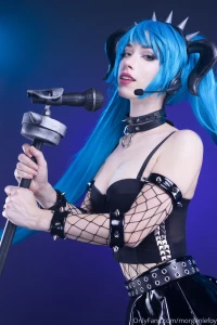 Sexy goth miku is here to save you today 13 photos total 1 preview 6