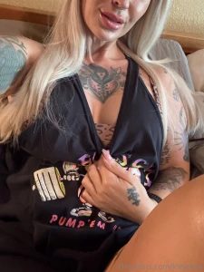 I don t fake it but i do like making a mess come watch me get real