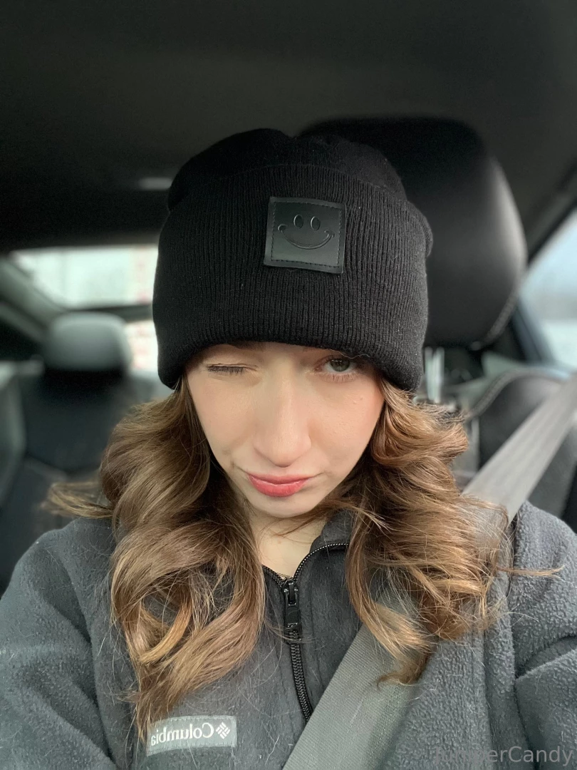 Allow me to put you into a love trance with my green eyes 