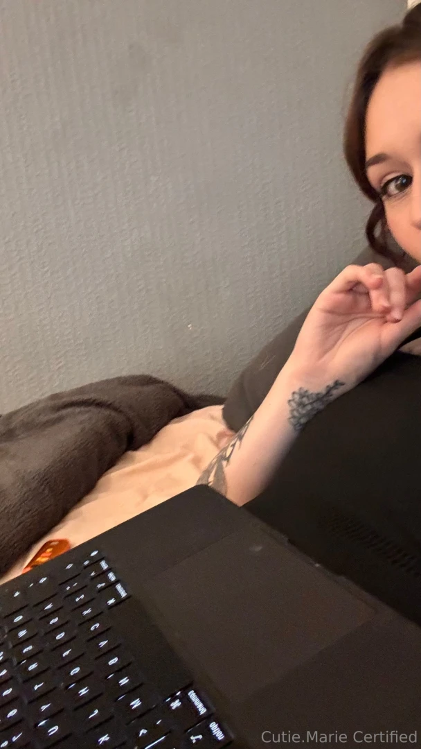 Late nights when i can t sleep drop me a text 