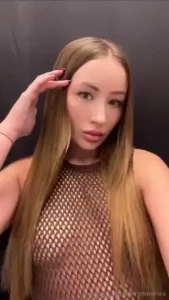 She just wanna say hiiiii