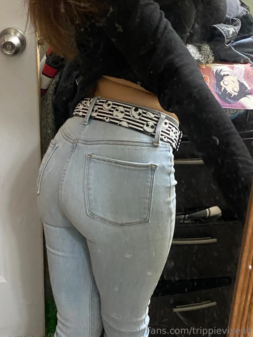 Not that nsfw compared to other posts but these jeans do justice i part 2 