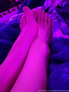 My toes are sooooo long part 1