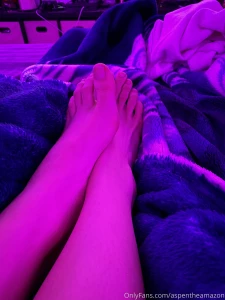 My toes are sooooo long part 2