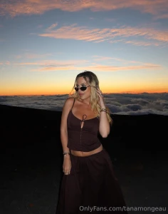 Full pussy pics for whoever takes me back to hawaii rn