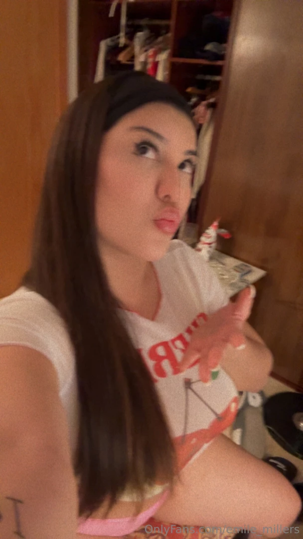 Dm me for sexting on snapchat or custom hide baby i m ready right now 