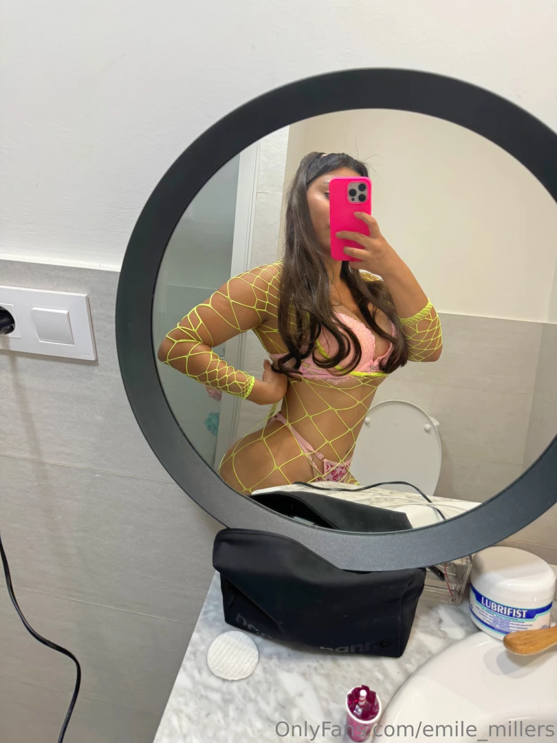 Do you wanna put your hands in my ass 