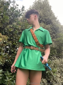 Hero of hyrule but his tunic is a little short part 1