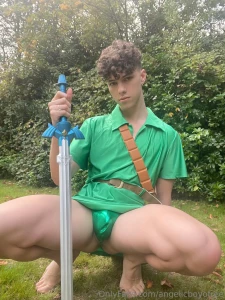 Hero of hyrule but his tunic is a little short part 3