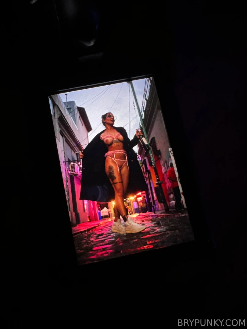 Spoiler alert on last picture ontem sai pras ruas de palermo para part 1 