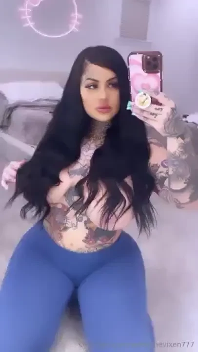 Who wants see my big tits first 5 people to messages gets a free gift 