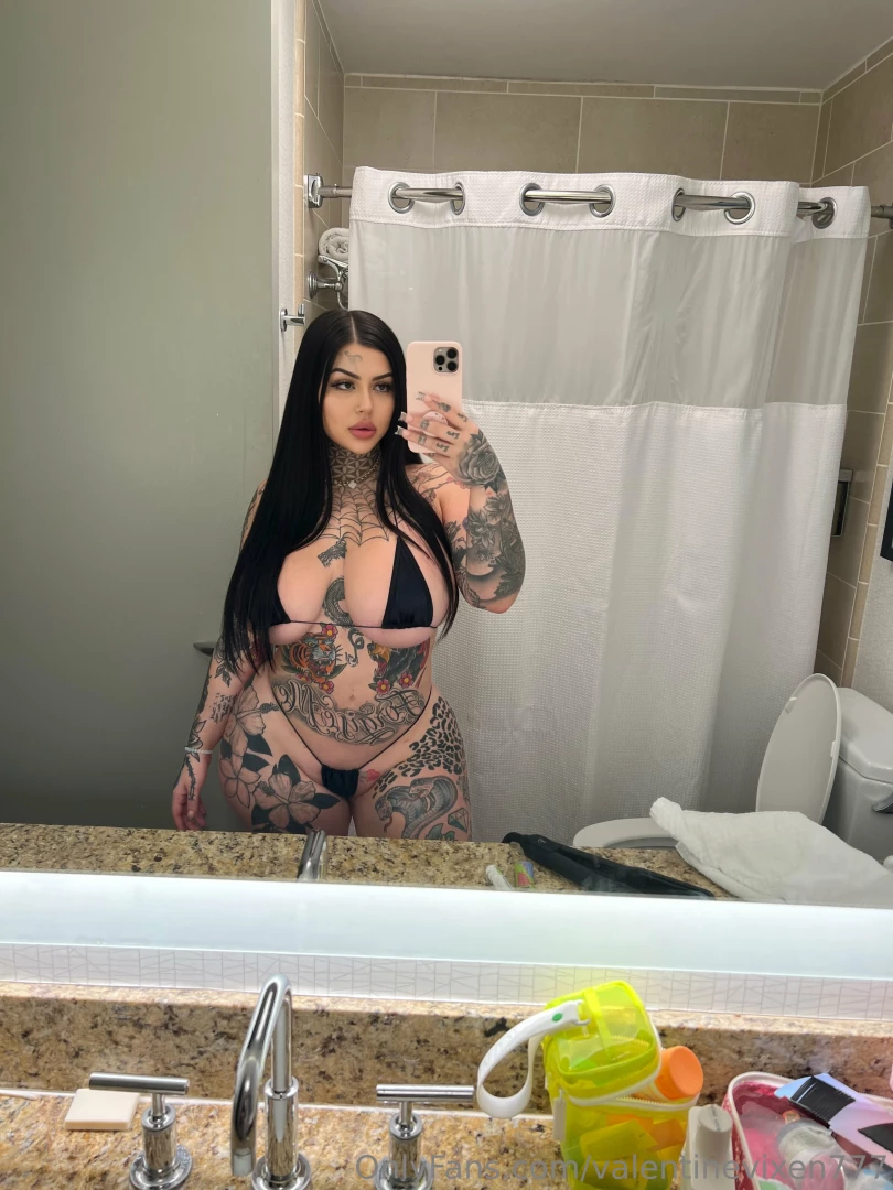 Cum get nasty with me right now baby i know you want to make a mess 