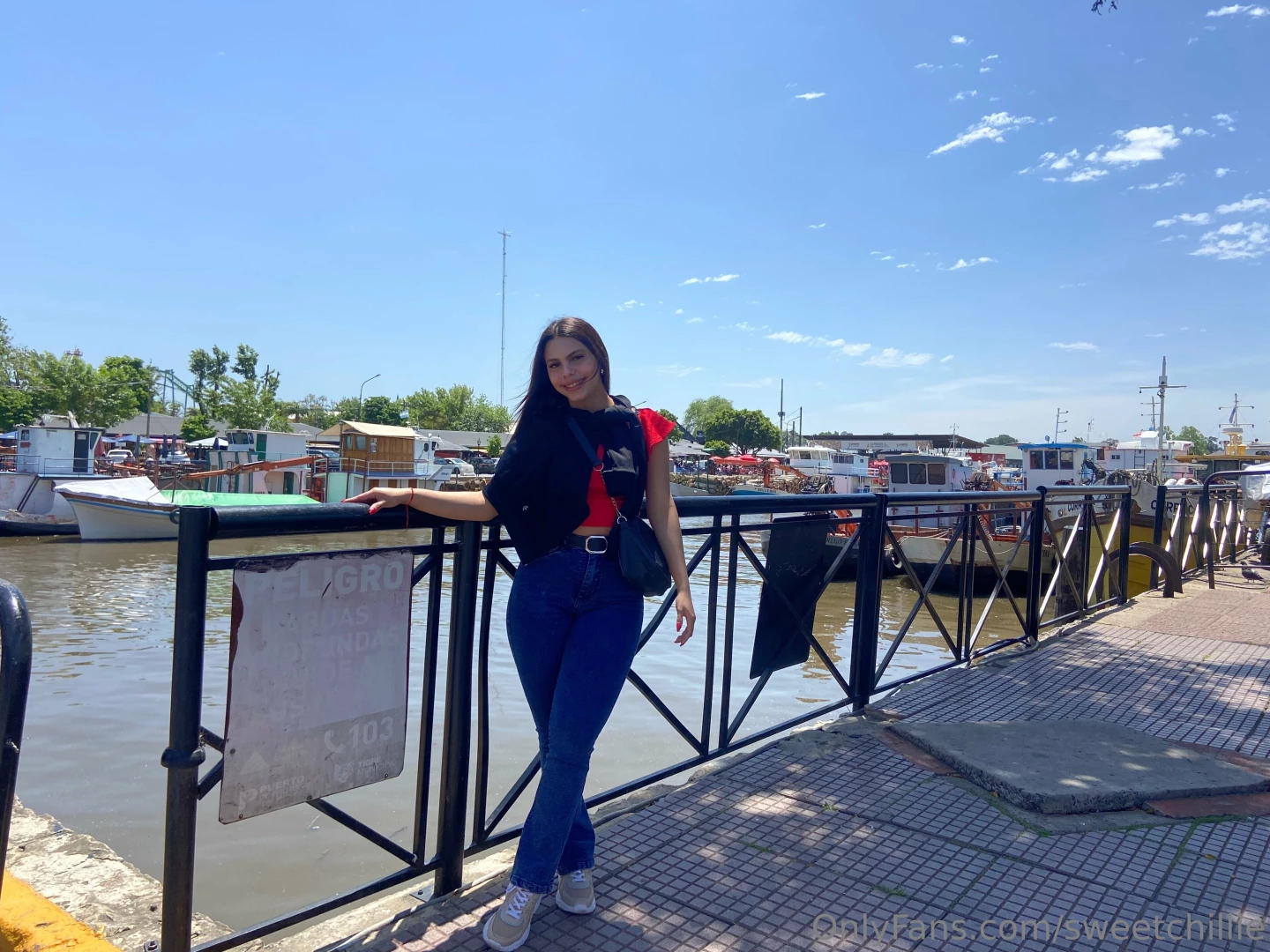 Whatsap are you an adventurer or a homebody ly i like to walk more but 