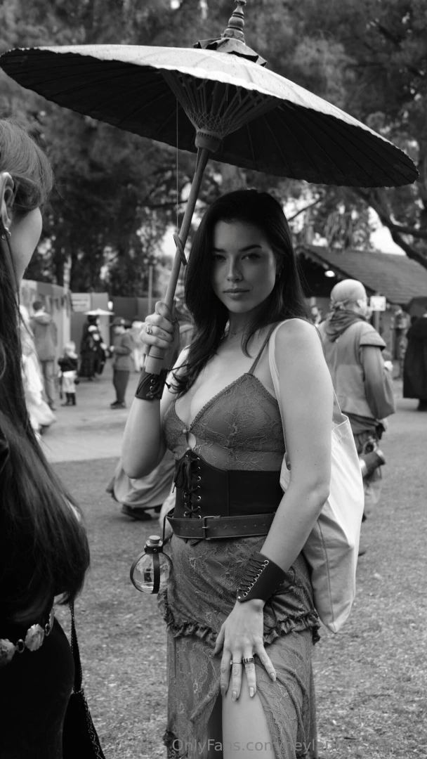 Somebody queue the rihanna 