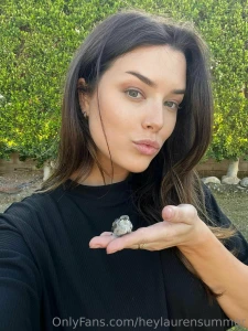 This is the little birdie who told me you wanna see me naked rn