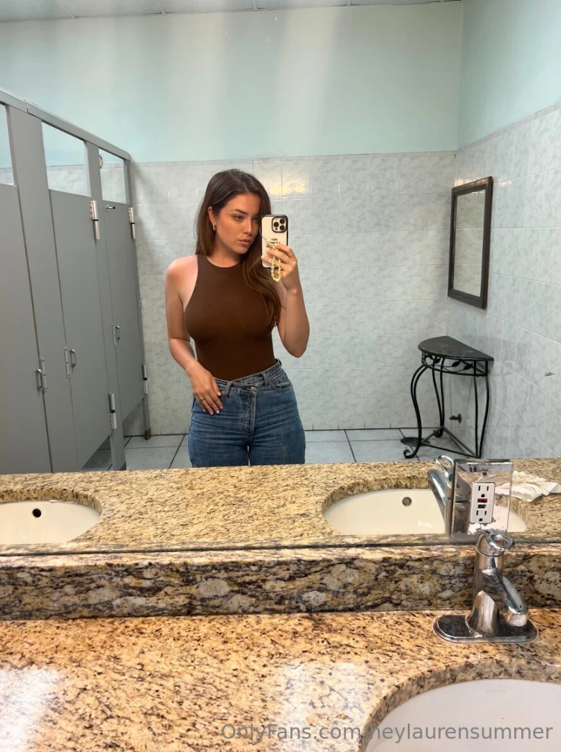 If theres a mirror theres a lauren taking a selfie 