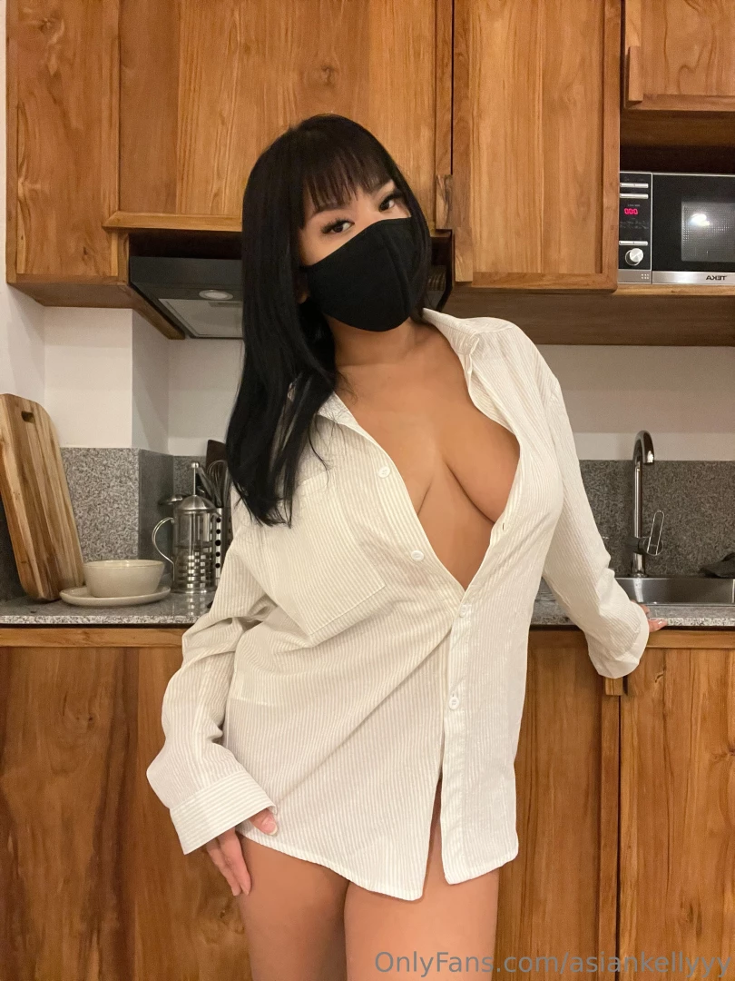 Milf look really good in the kitchen for some reason 