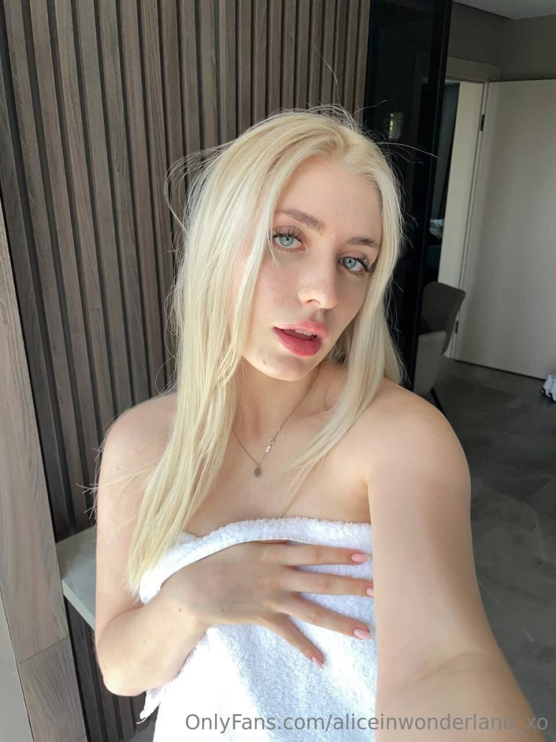 I just got out of the shower and i m in a playful mood 