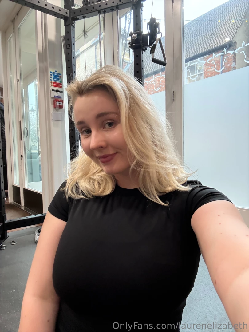 I m at the gym and so horny shall we play 