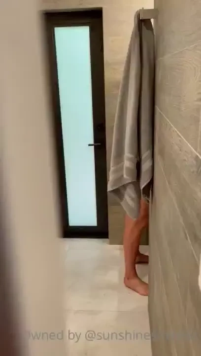 Wanna unlock the full video of me and thatblondedon in the shower 