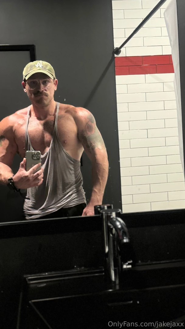 I get all the twink pussy because i work hard to look the way i do and 