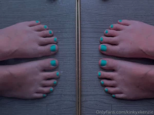 Showin off my freshly painted toes does this color make my toes pop