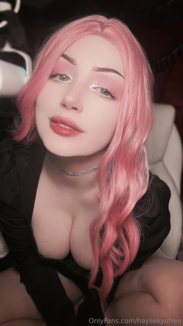 See me shine i m live now on twitch- unlock this set to find the 