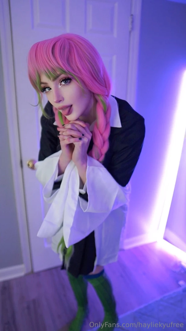 Pleaseeee can i play with your cock 