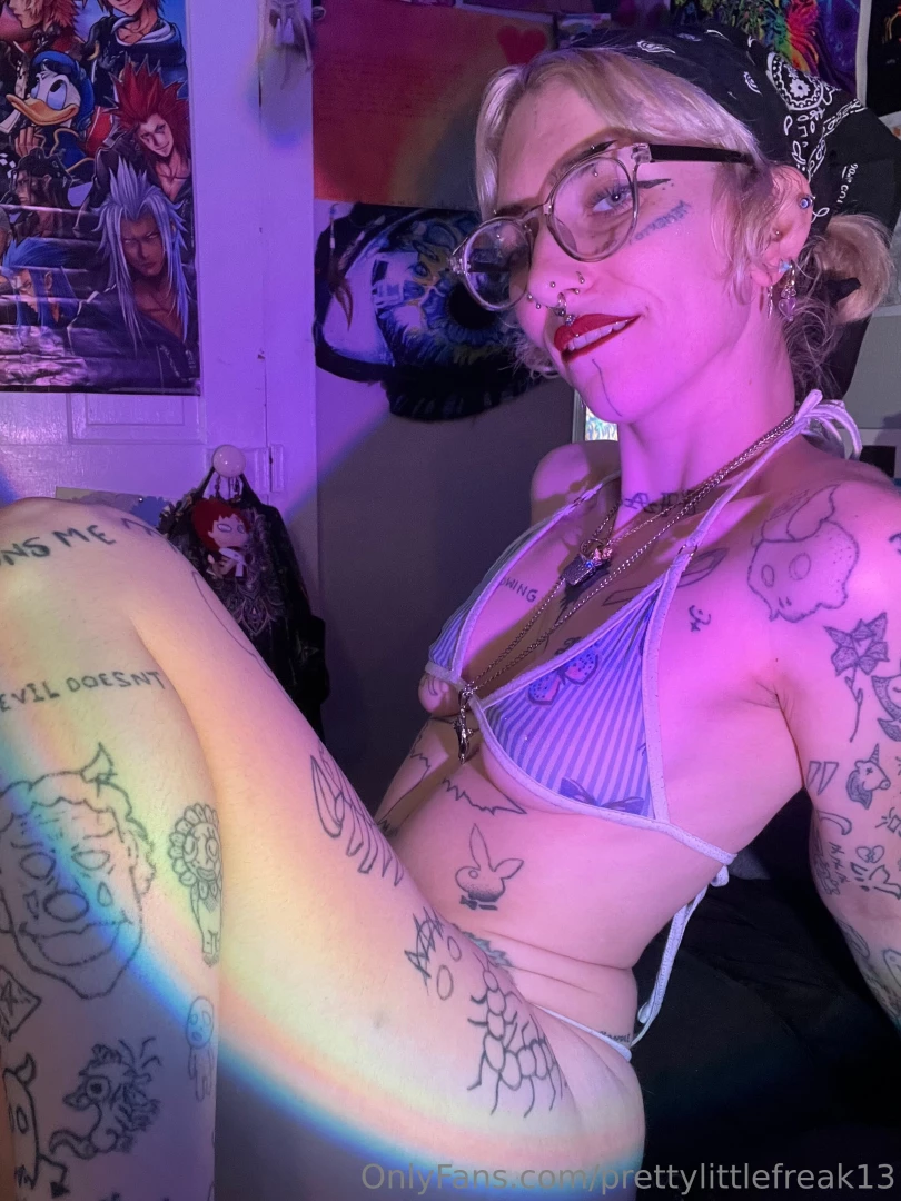Thinking about cock makes me smile and bite my lip like this 