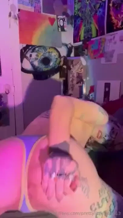 I love shaking my big phat ass hehehehe 