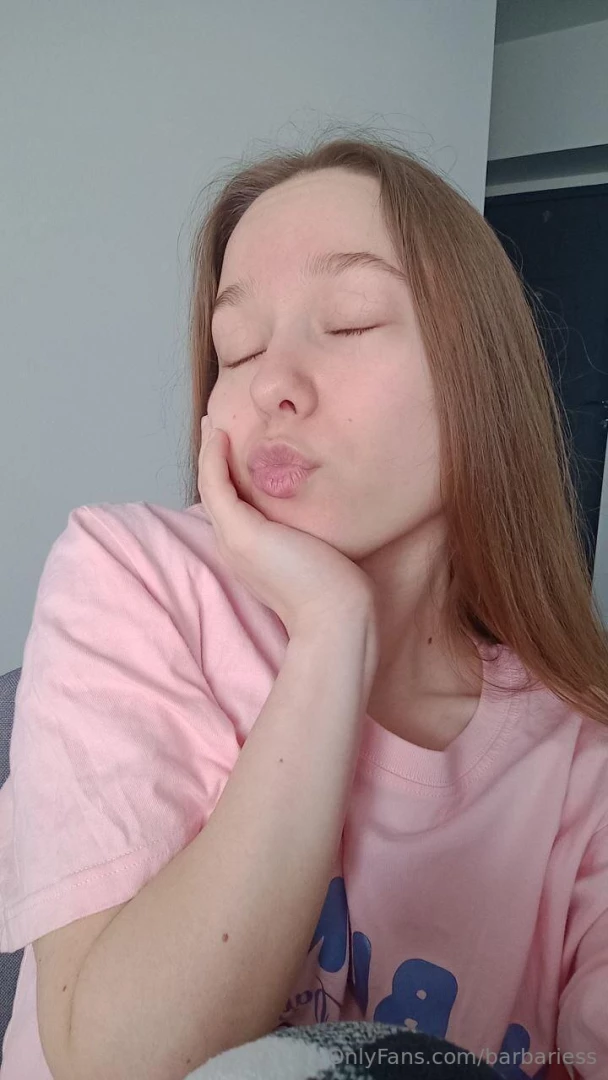 This is a kiss for you how do you like my lips 