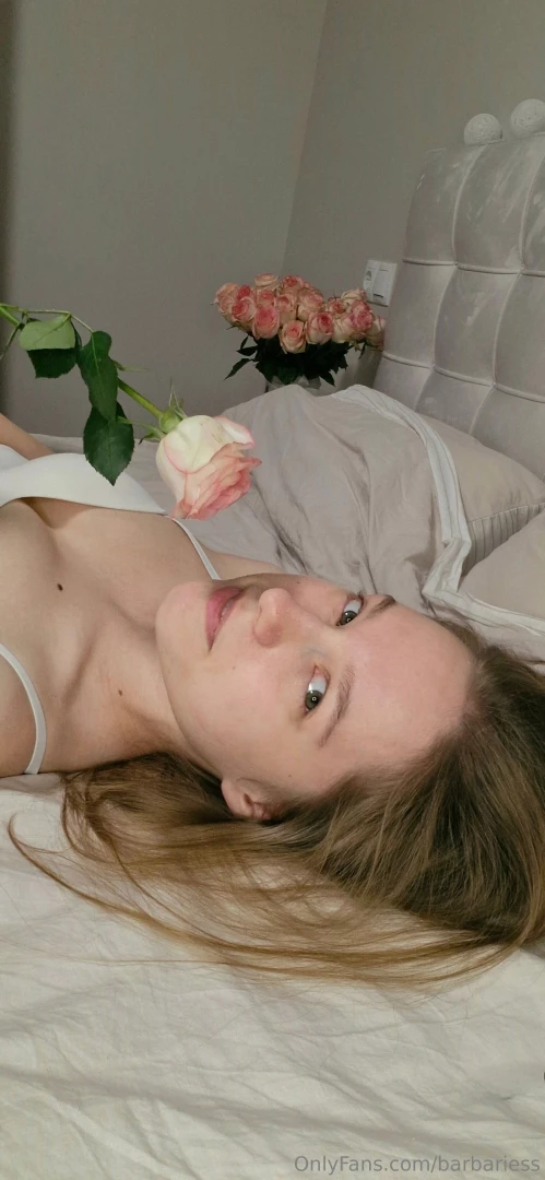 I really like roses they re very beautiful 