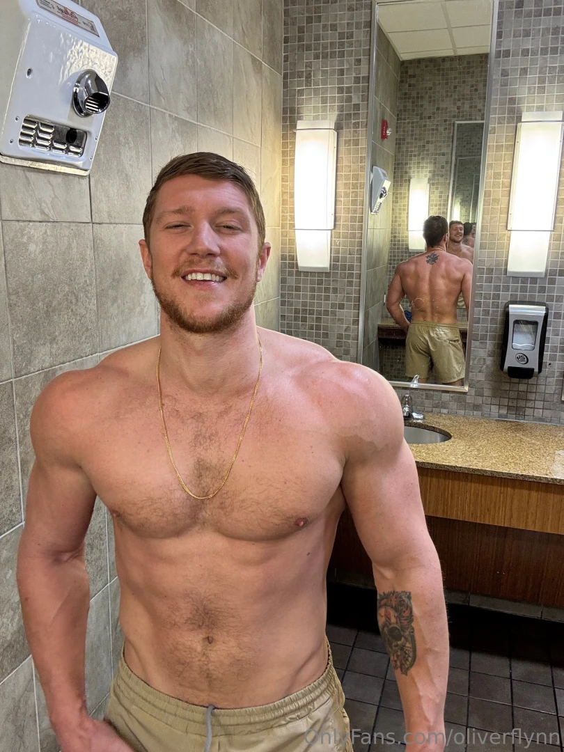 Be honest this the kind of pic that makes you scroll back up 