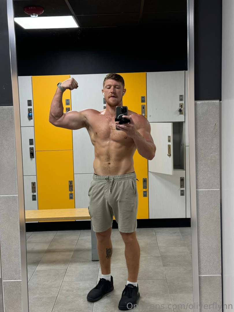 Flexin in the gym want to see what else i m working on 